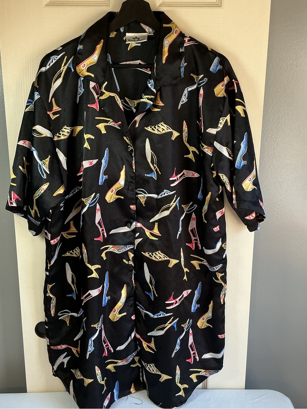 Black Printed Short-Sleeve Satin Pajama Top - Multi Color Shoe Motif